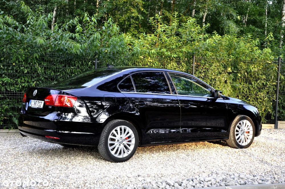 Volkswagen Jetta 2.0 TDI DSG Highline - 21