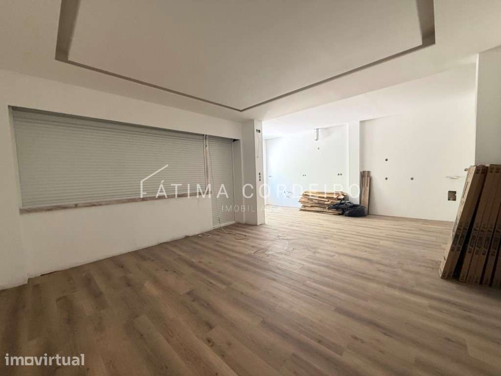 Excelente T2 com 95m2 em fase final de remodelação no centro da Cos... - Grande imagem: 2/21