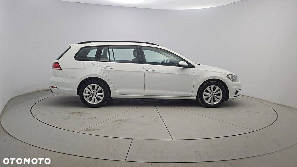Volkswagen Golf - 6