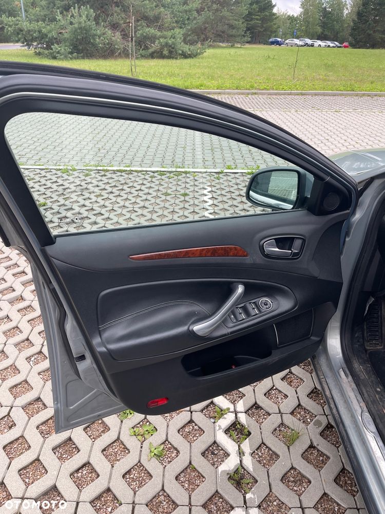 Ford Mondeo 2.5 Ghia - 6