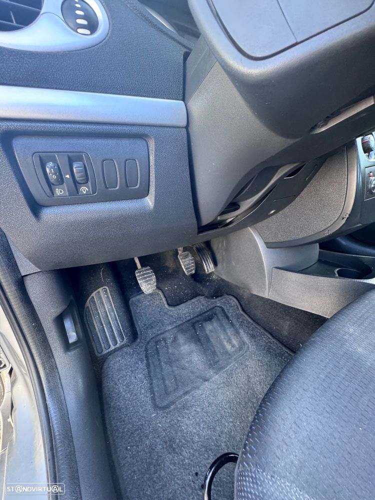 Renault Clio 1.4 16V Dynamique Luxe - 11