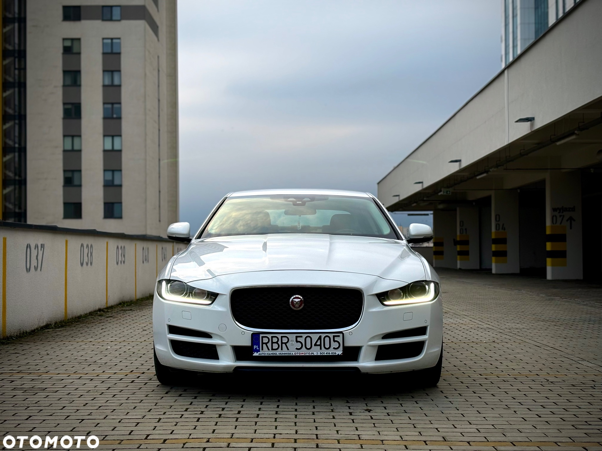 Jaguar XE 2.0 T Pure - 5
