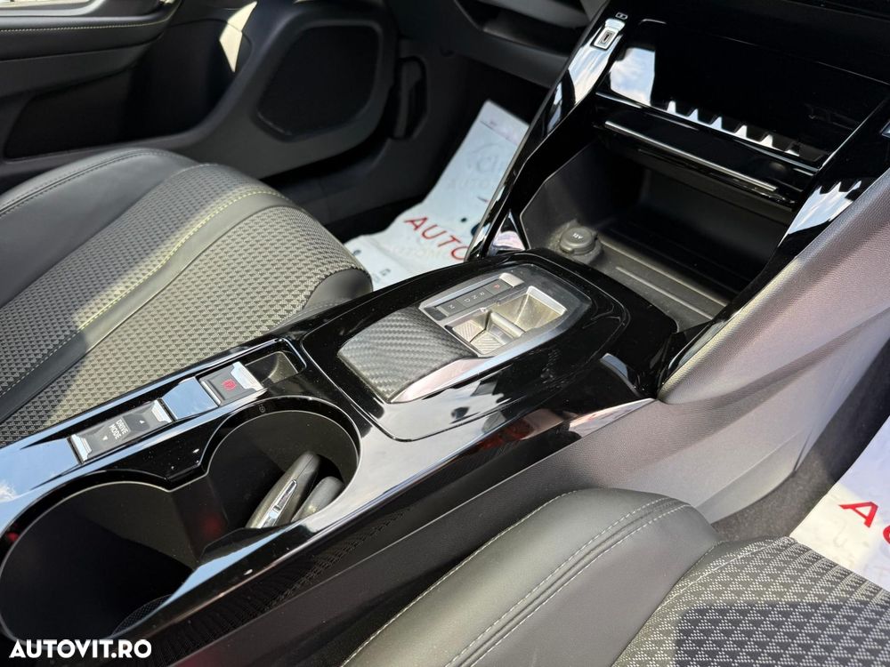 Peugeot 2008 PureTech 130 EAT8 GT Exclusive - 24