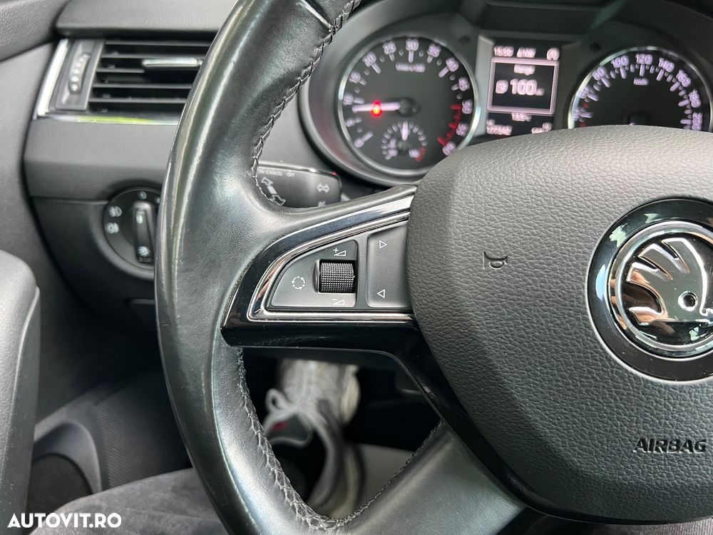 Skoda Octavia 2.0 TDI (Green tec) DSG Style - 13
