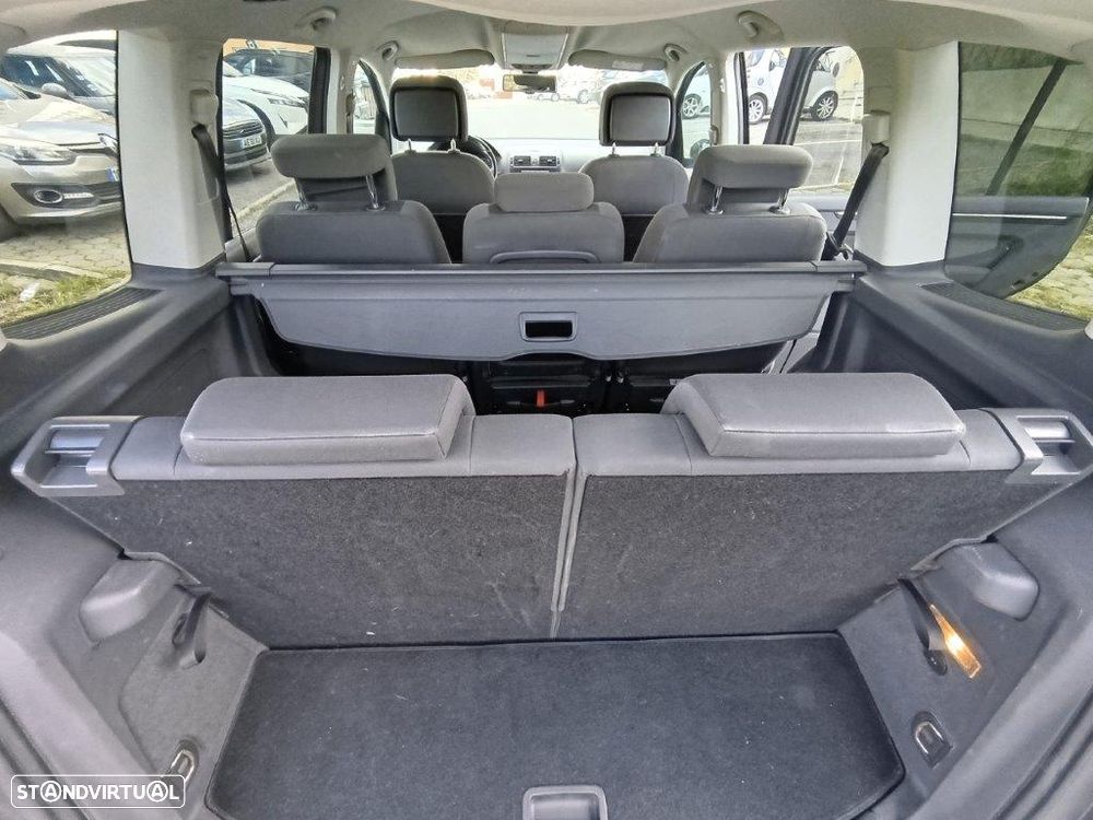 VW Touran 1.6 TDI Blue.Trendline 7L - 13