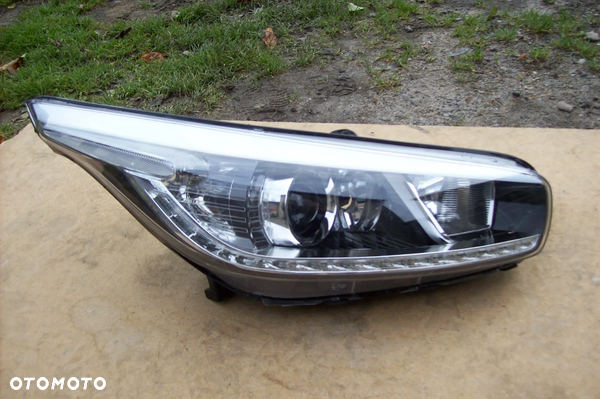 LAMPA PRZEDNIA PRAWA LED KIA CEED II LIFT  EUROPA