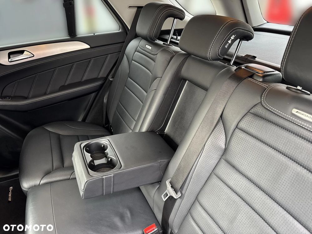 Mercedes-Benz ML 63 AMG 4Matic AMG SPEEDSHIFT 7G-TRONIC - 28