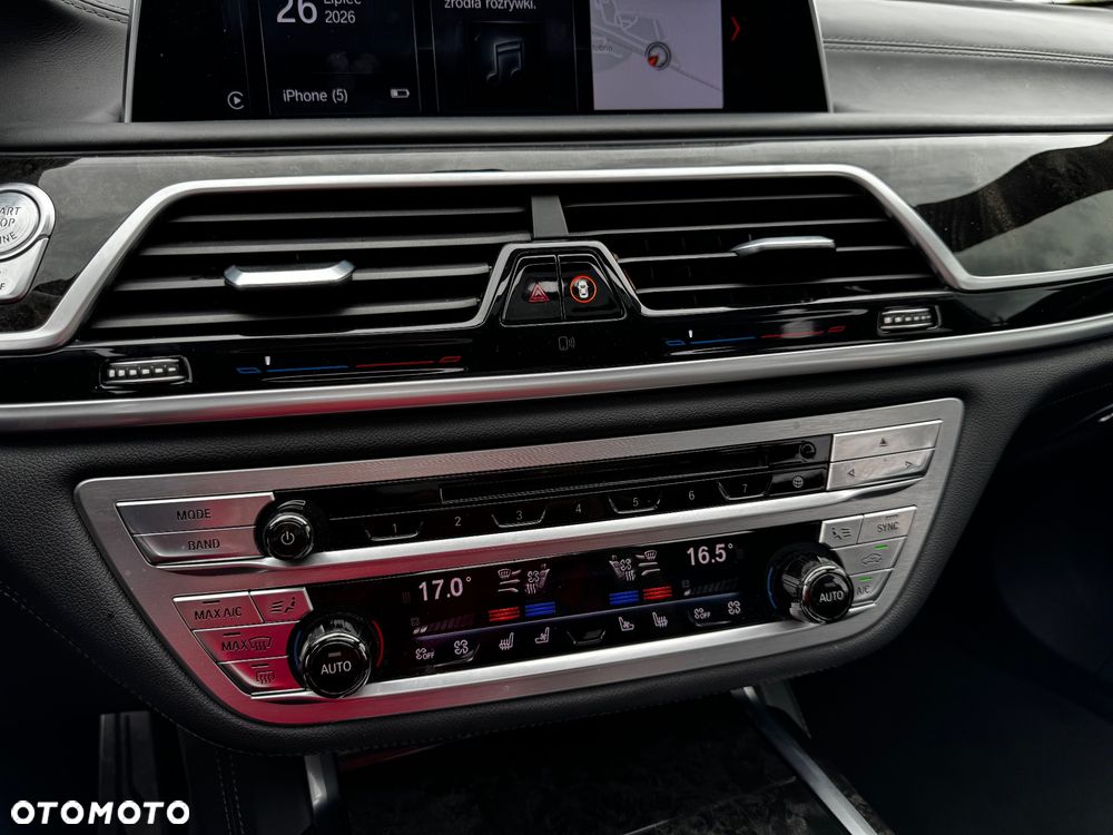 BMW Seria 7 750i - 8