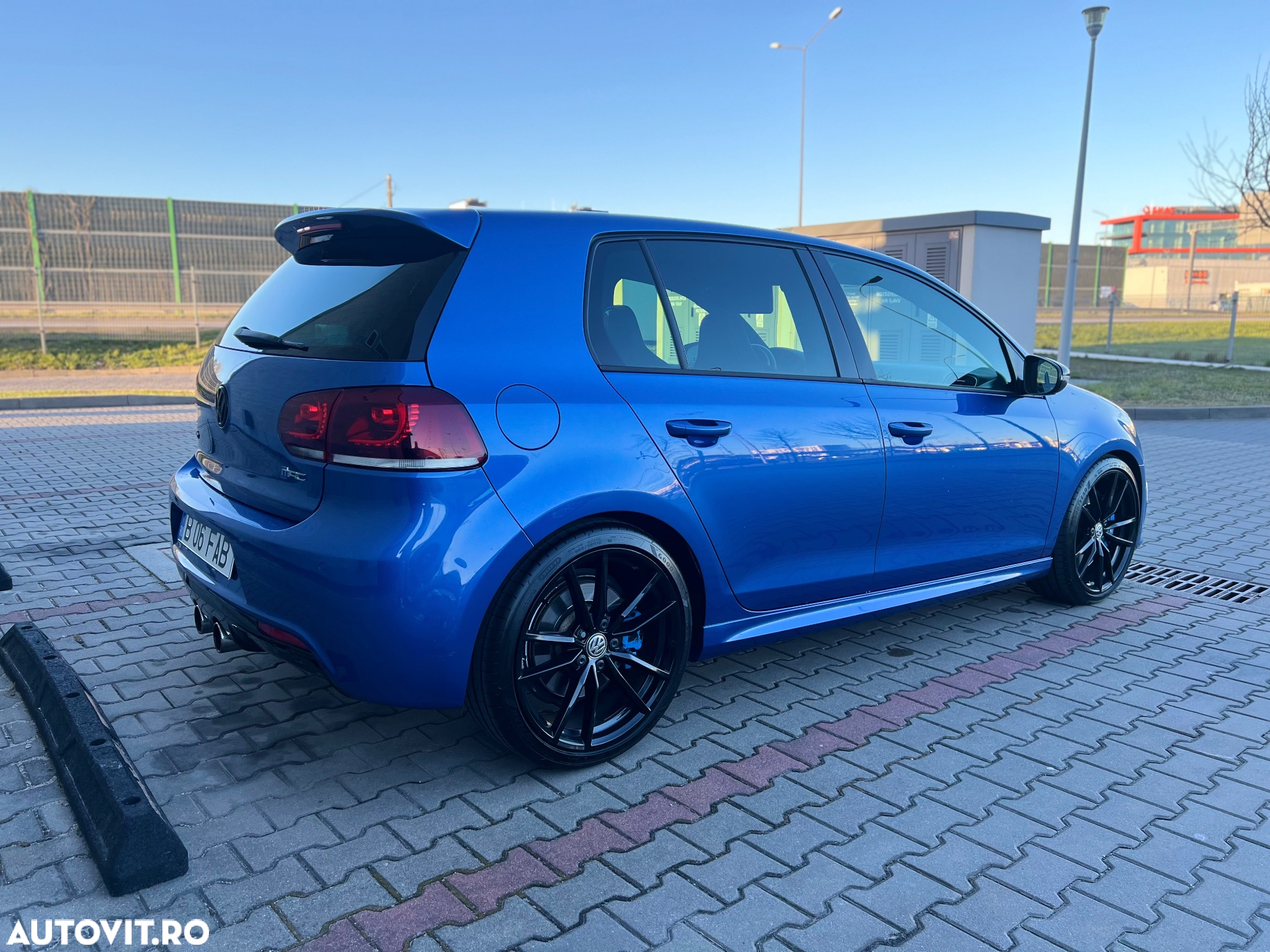 Volkswagen Golf R 2.0 TSI Motion DSG - 4