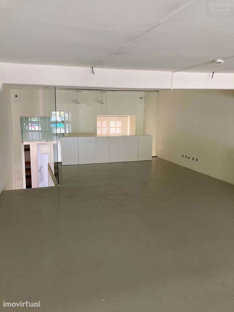 Loja remodelada, com 2 grandes montras, pé direito de 3,2m - Grande imagem: 4/11