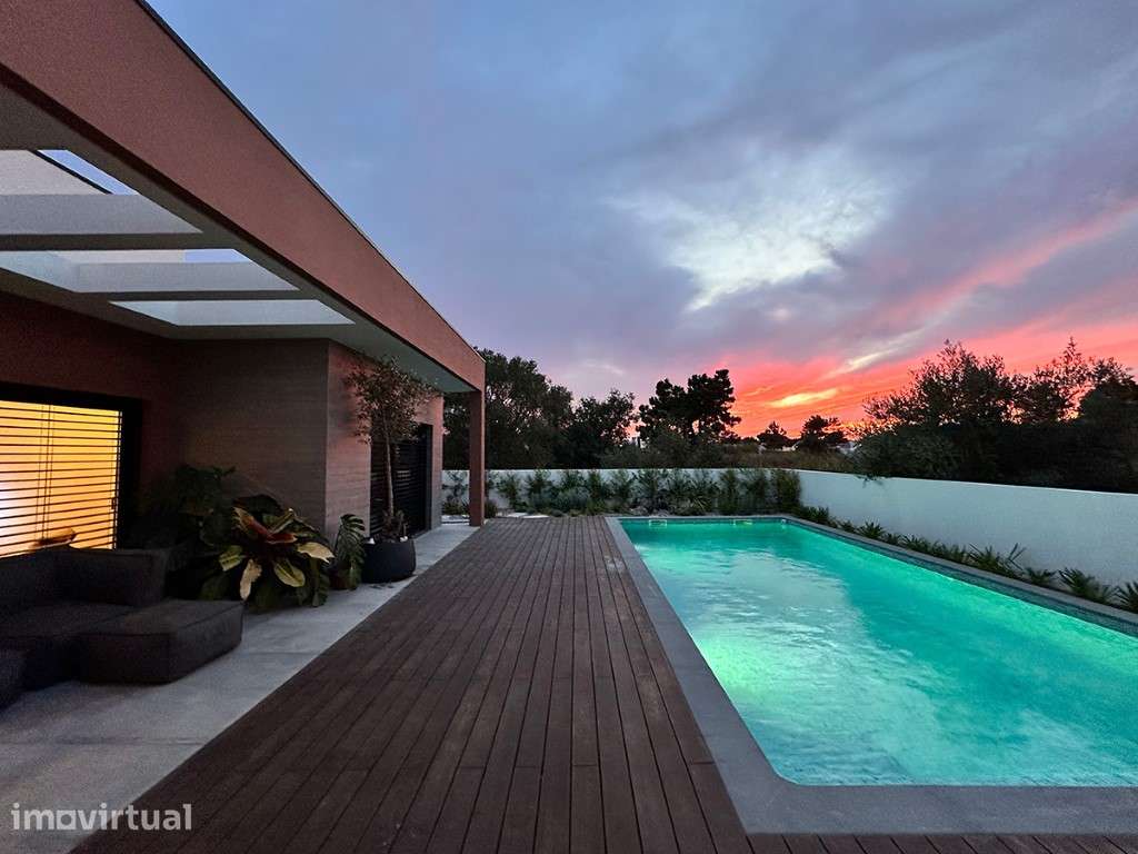 Moradia T4 com piscina a venda com vista de pôr do sol, junto ao ce... - Grande imagem: 2/59