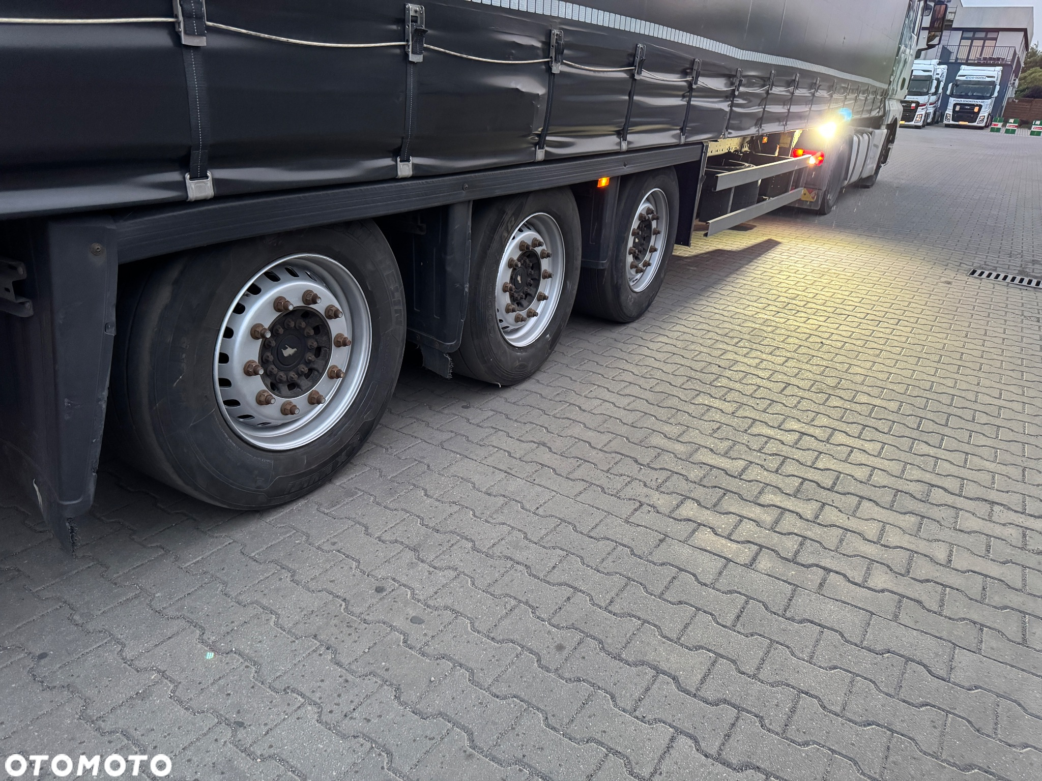 Schmitz Cargobull Varios dwa poziomy jazdy / mega - 9