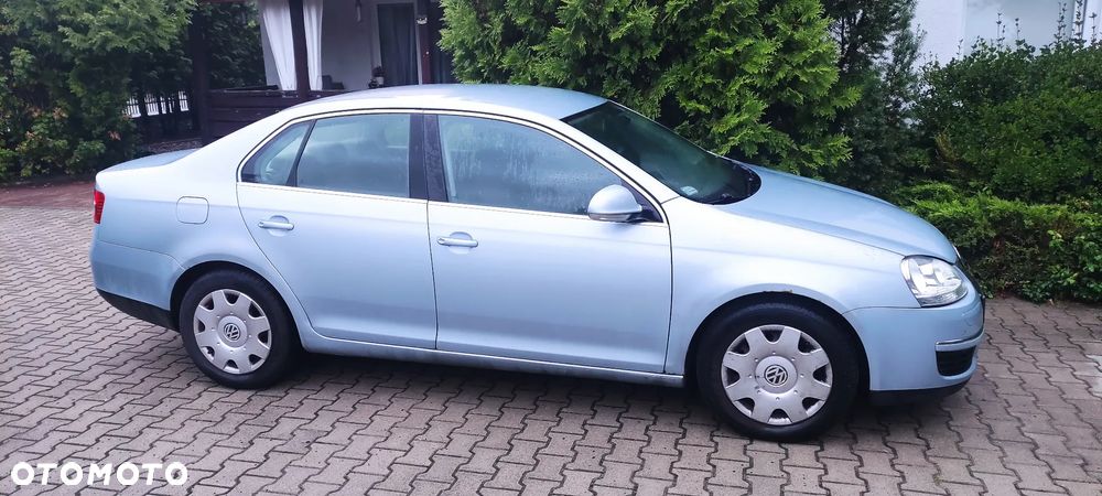 Volkswagen Jetta 1.6 Trendline - 1