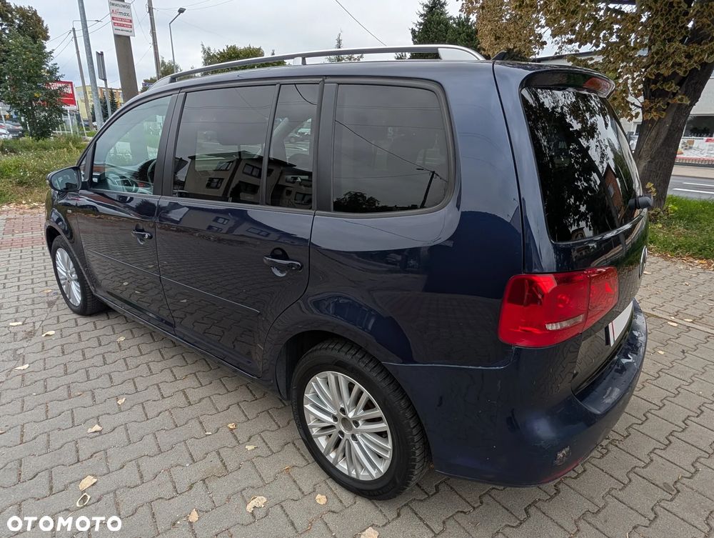Volkswagen Touran - 10