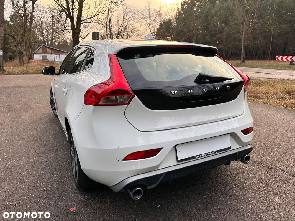 Volvo V40 D2 R Design - 16