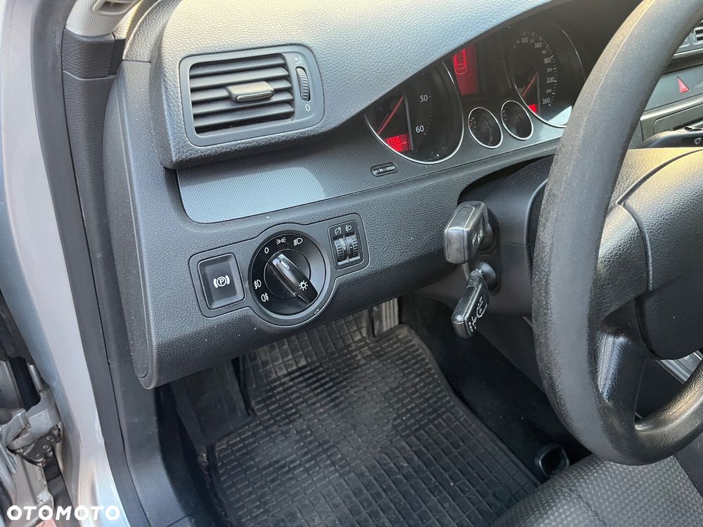 Volkswagen Passat 1.9 TDI Comfortline - 22