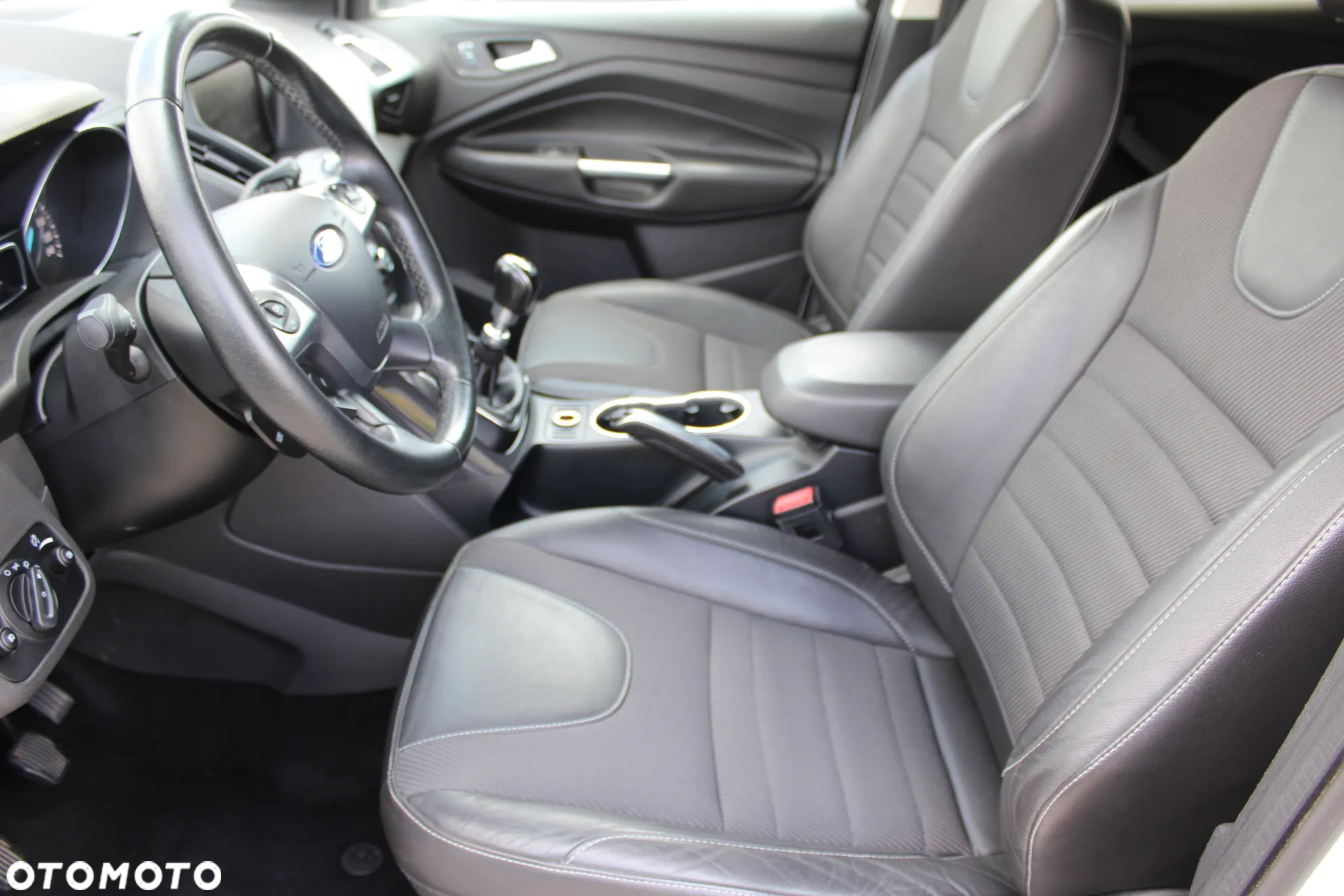 Ford Kuga 2.0 TDCi 2x4 Titanium - 10