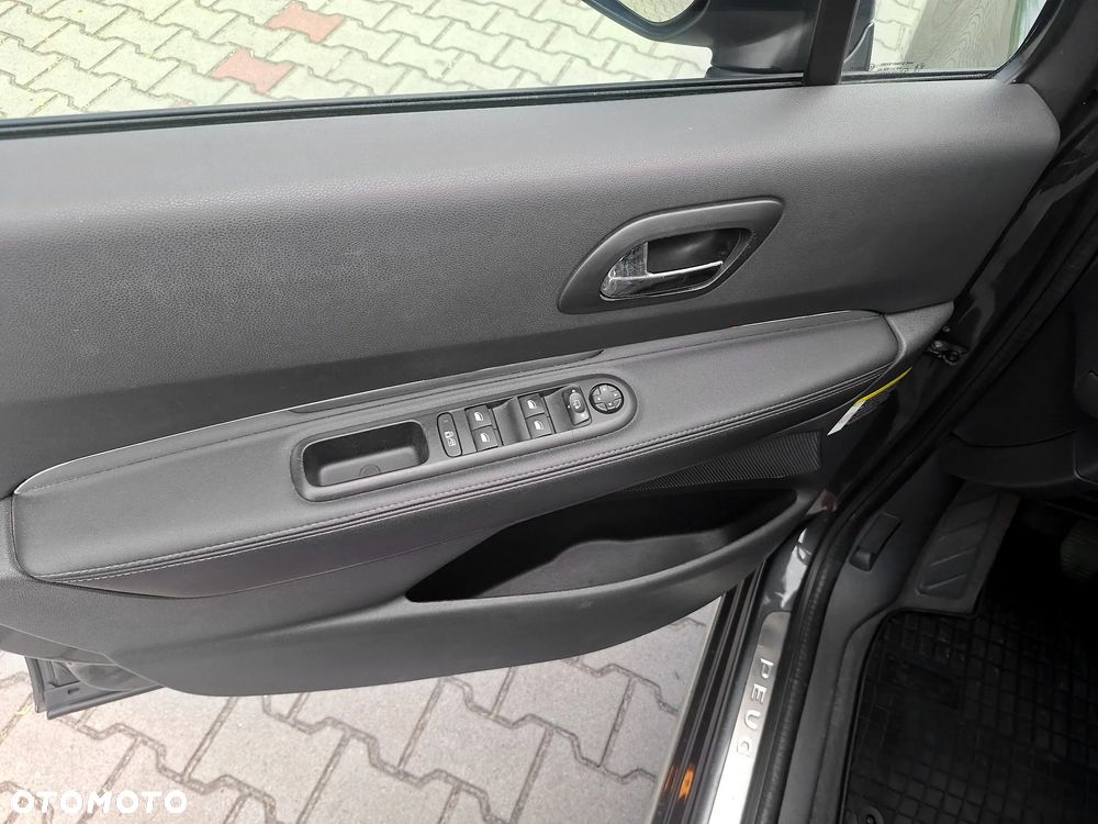 Peugeot 3008 HDi 115 Allure - 20