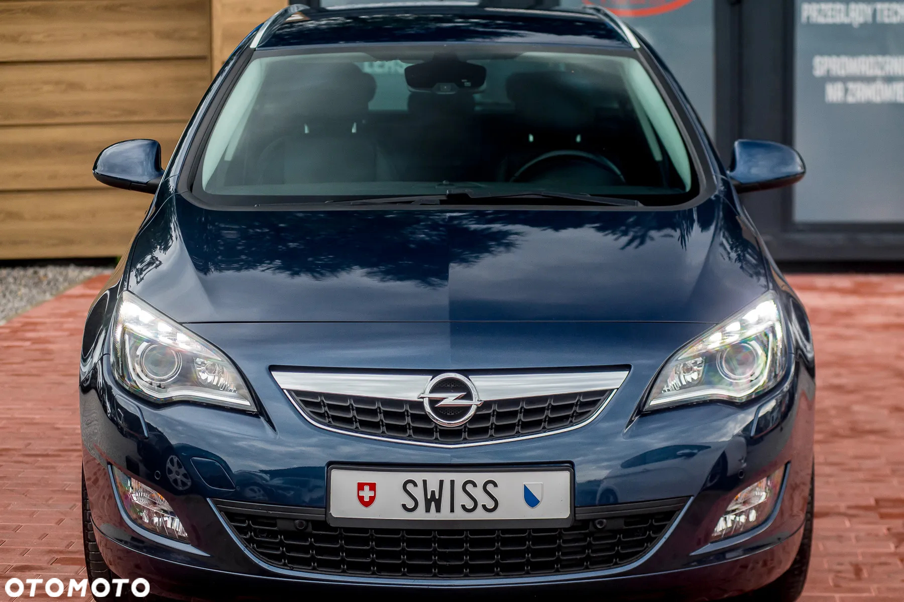 Opel Astra 1.6 Turbo Cosmo - 4