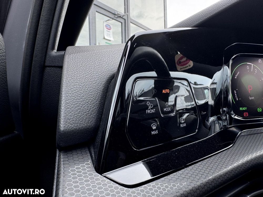Volkswagen Golf - 18