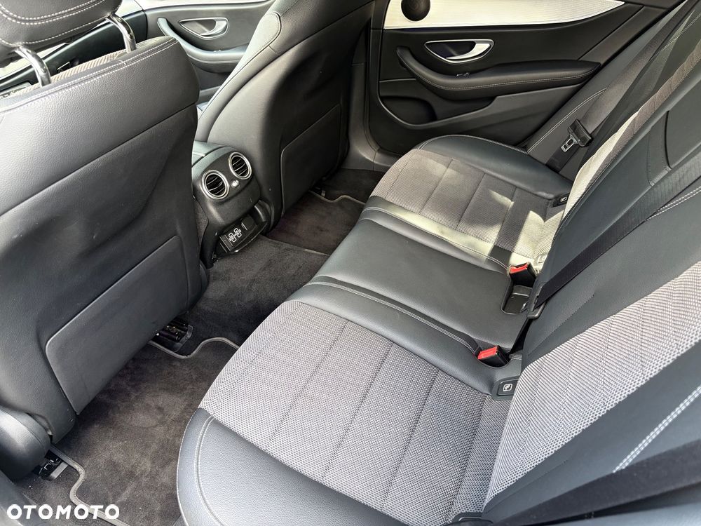 Mercedes-Benz Klasa E 220 d 4-Matic AMG - 19