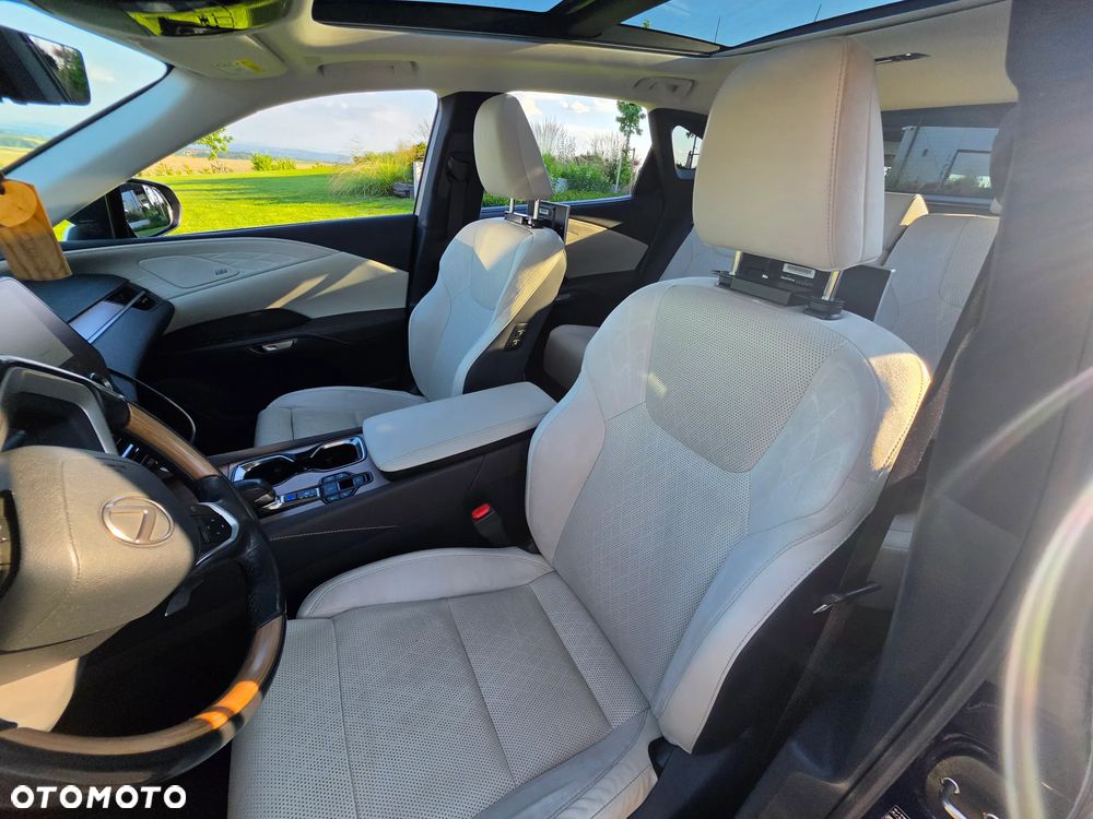 Lexus RX 450h+ Omotenashi - 6