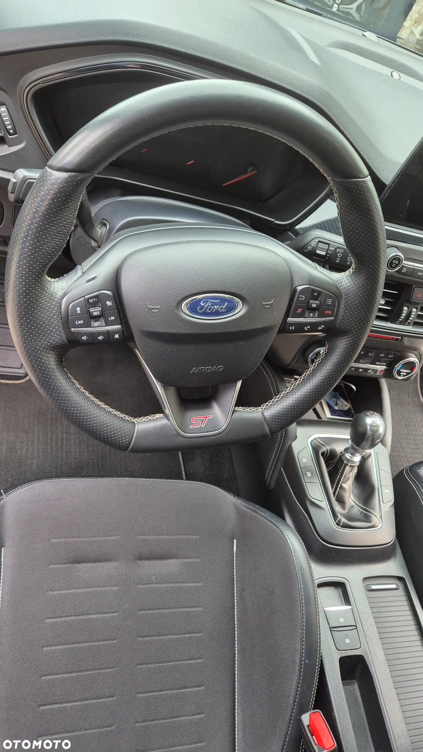 Ford Focus 2.0 EcoBlue ST - 25