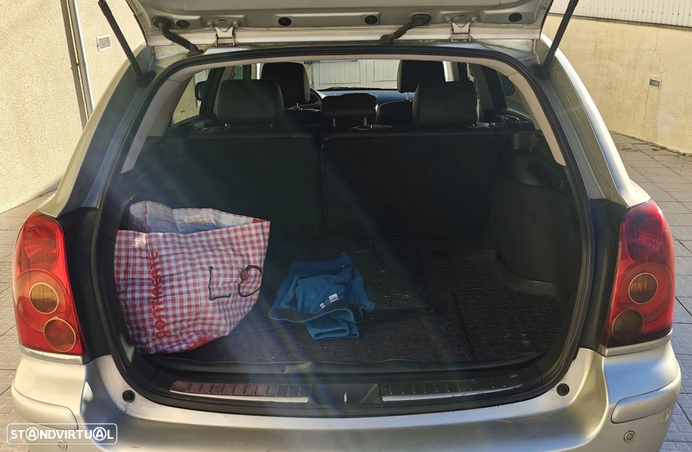 Toyota Avensis SW 2.0 D-4D - 8