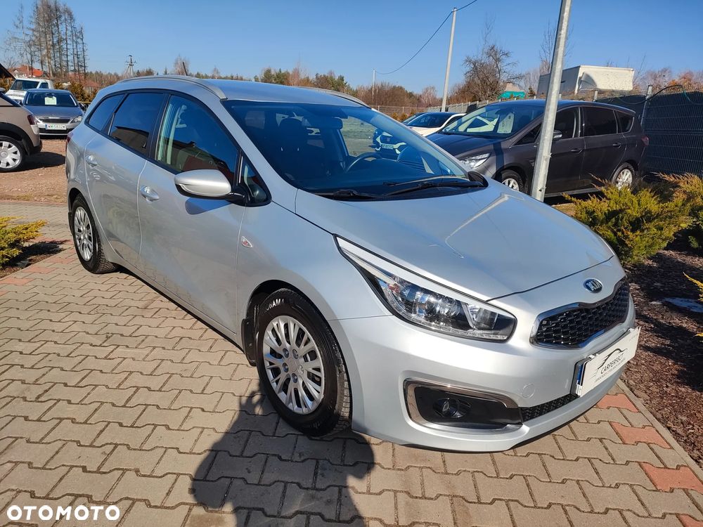 Kia Ceed - 10