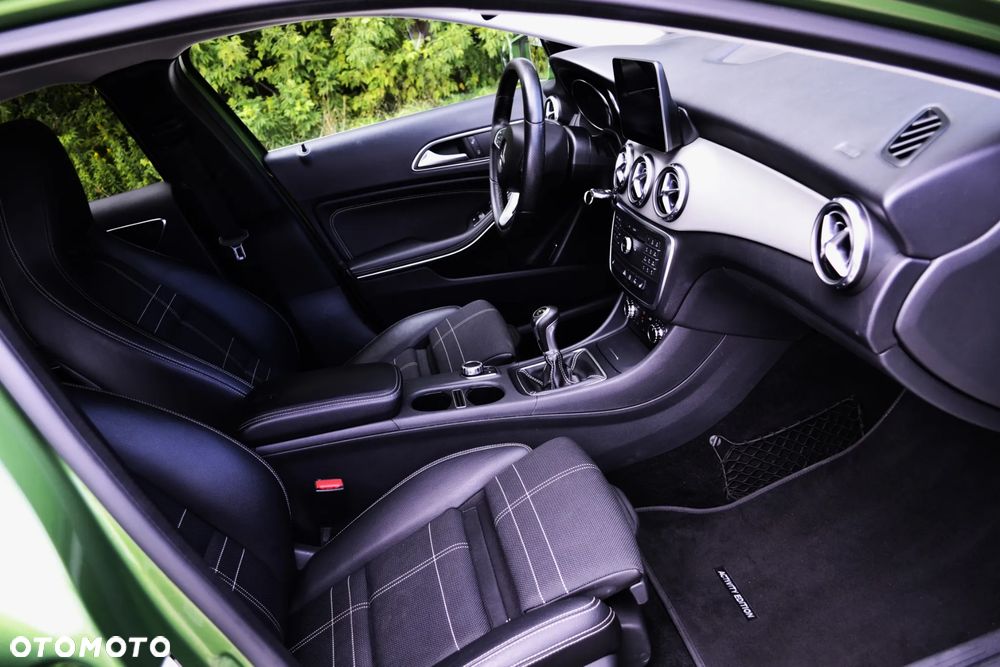 Mercedes-Benz GLA 180 d Activity Edition - 32