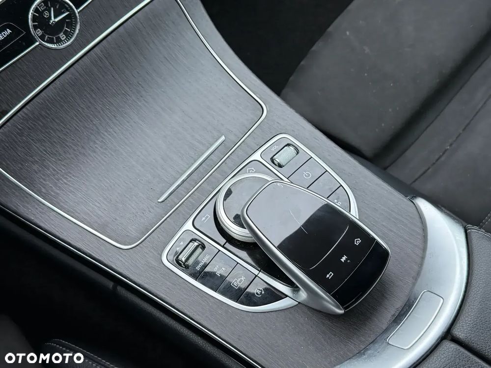 Mercedes-Benz Klasa C 200 9G-TRONIC AMG Line - 18