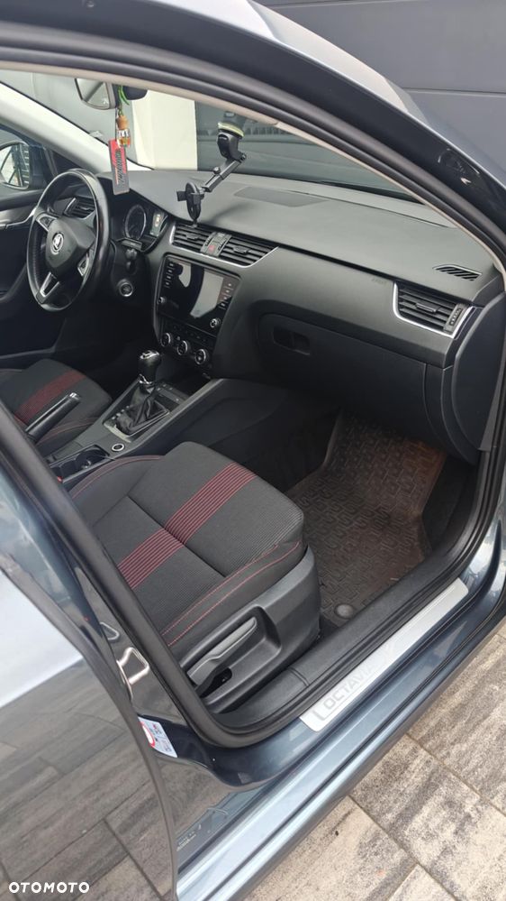 Skoda Octavia 2.0 TDI SCR 4x4 Style DSG - 9