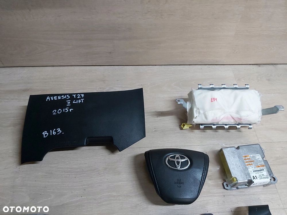 Toyota Avensis T27 LIFT 14-18r poduszka air bag kierowcy deska pas 2015r - 2