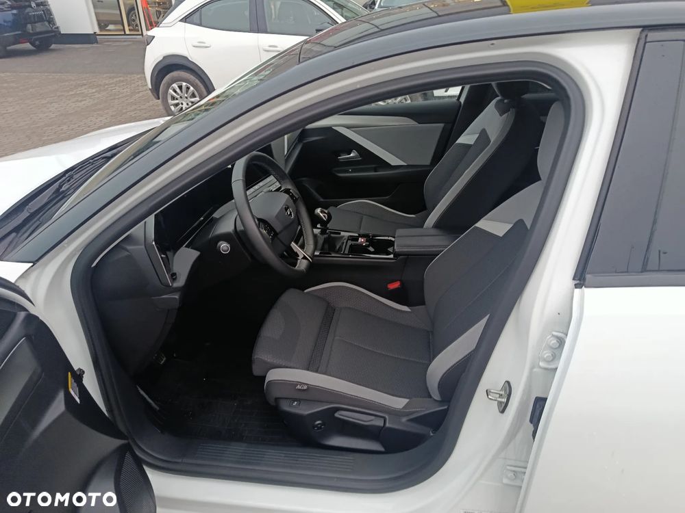 Opel Astra 1.2 T Business Edition S&S - 9