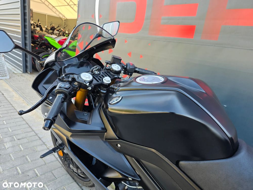 Yamaha YZF - 9