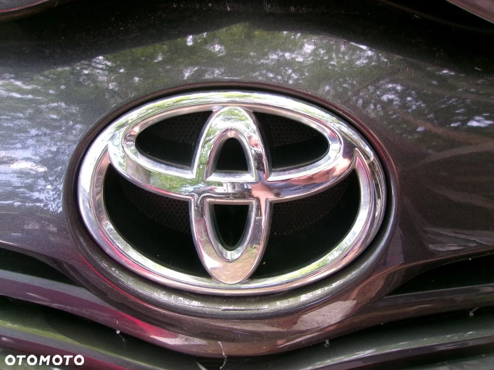 ZNACZEK EMBLEMAT TOYOTA VERSO 09-13 - 1