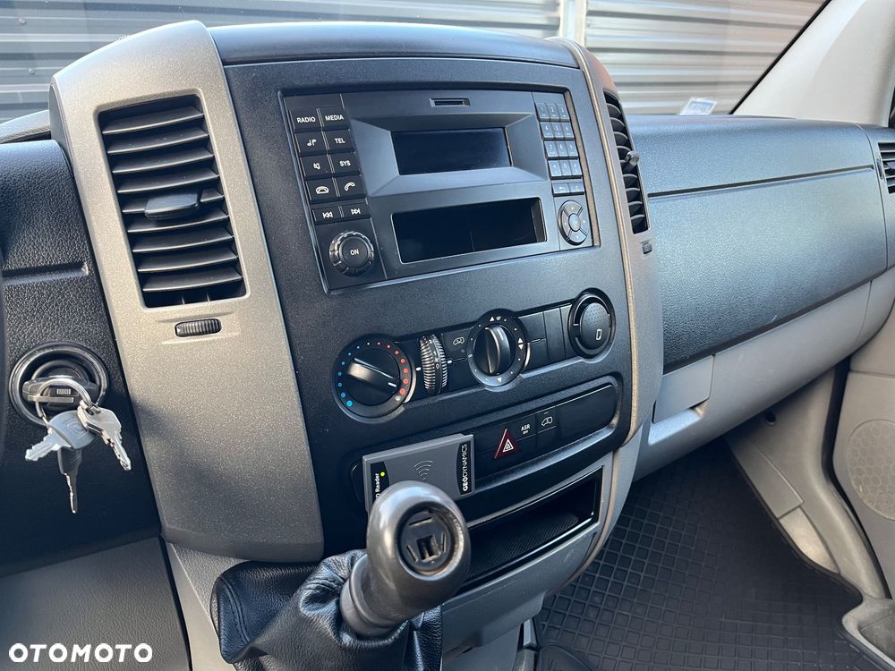 Mercedes-Benz SPRINTER - 16