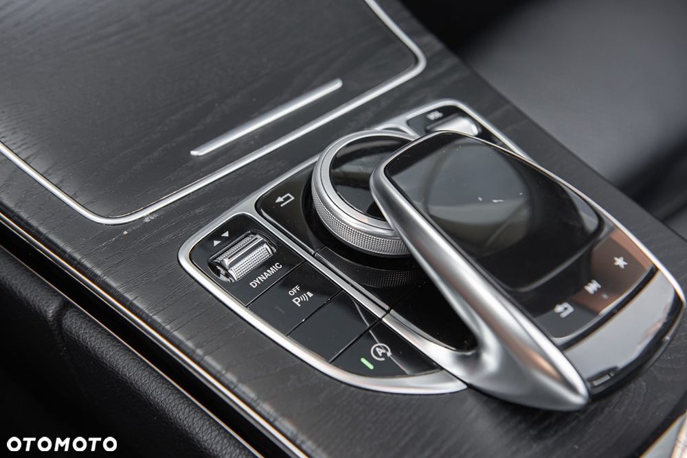Mercedes-Benz Klasa C 200 9G-TRONIC AMG Line - 27