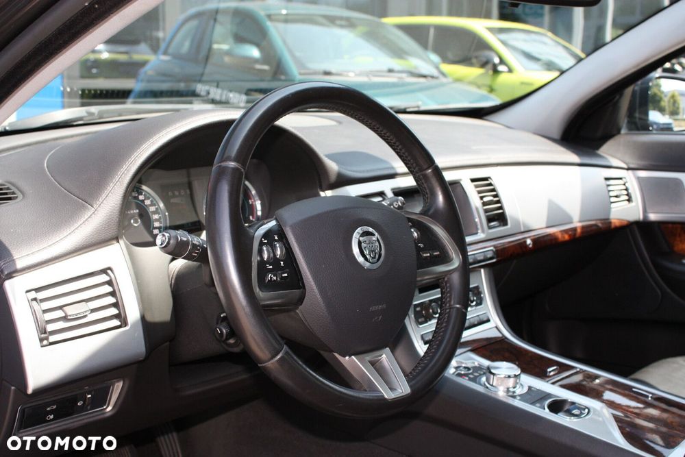 Jaguar XF 3.0 V6 D S Luxury - 13