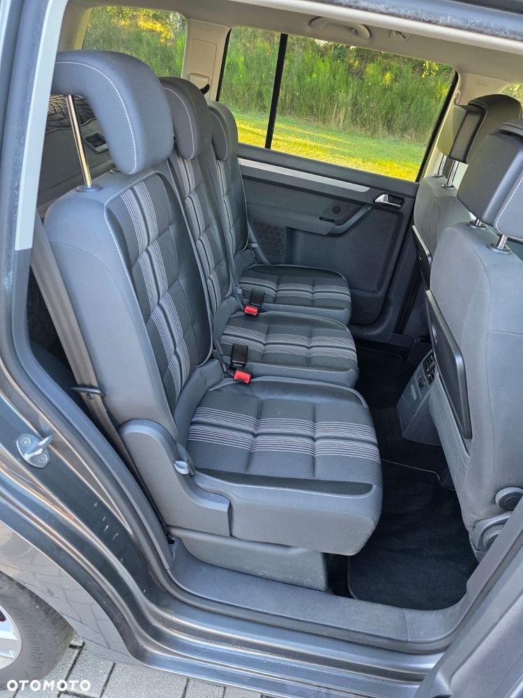 Volkswagen Touran 2.0 TDI DPF MATCH - 9