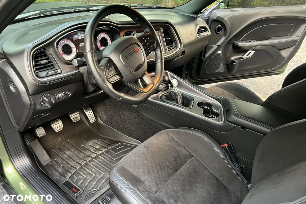 Dodge Challenger - 14
