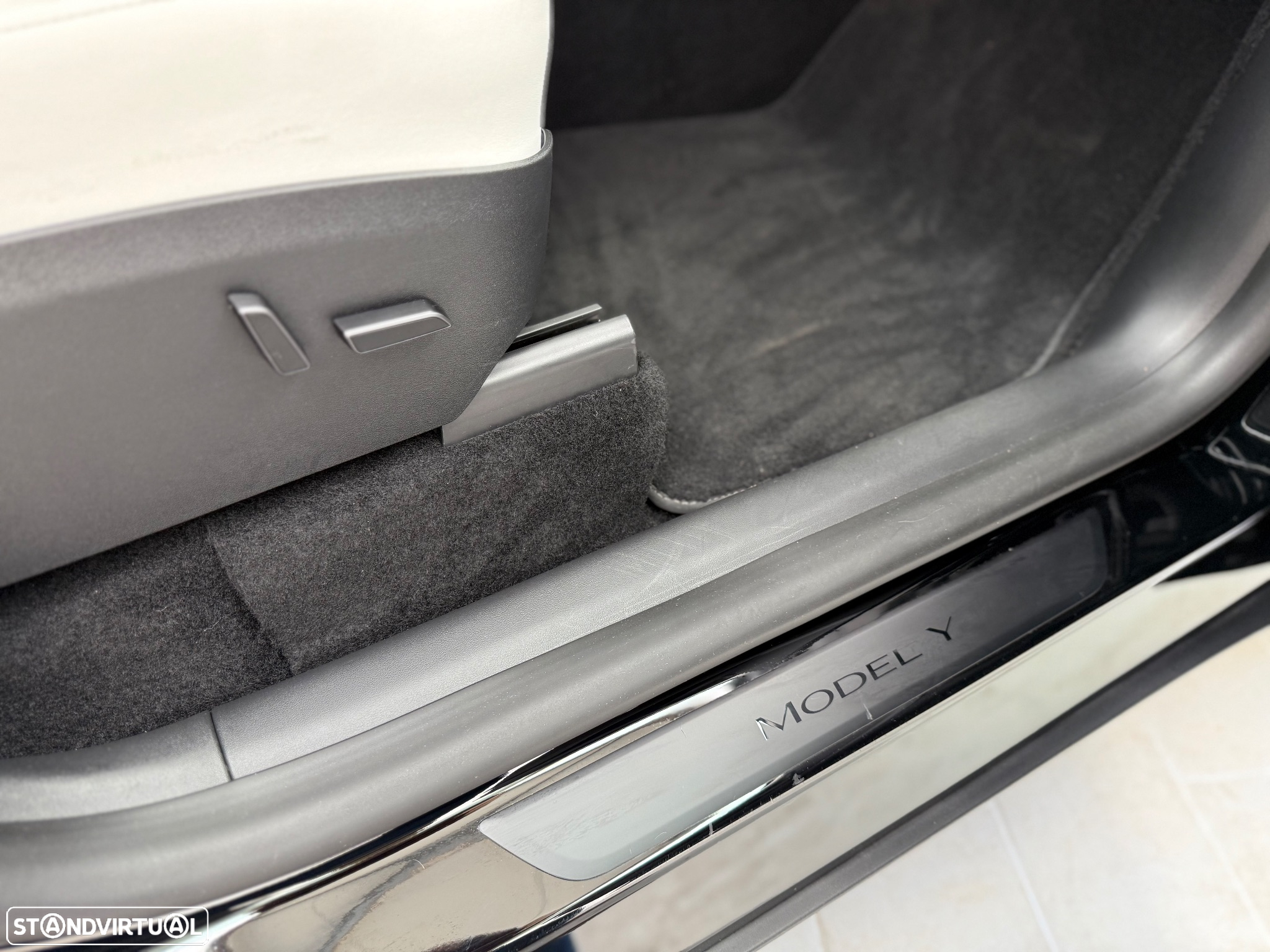 Tesla Model Y Long Range Tração Integral - 18