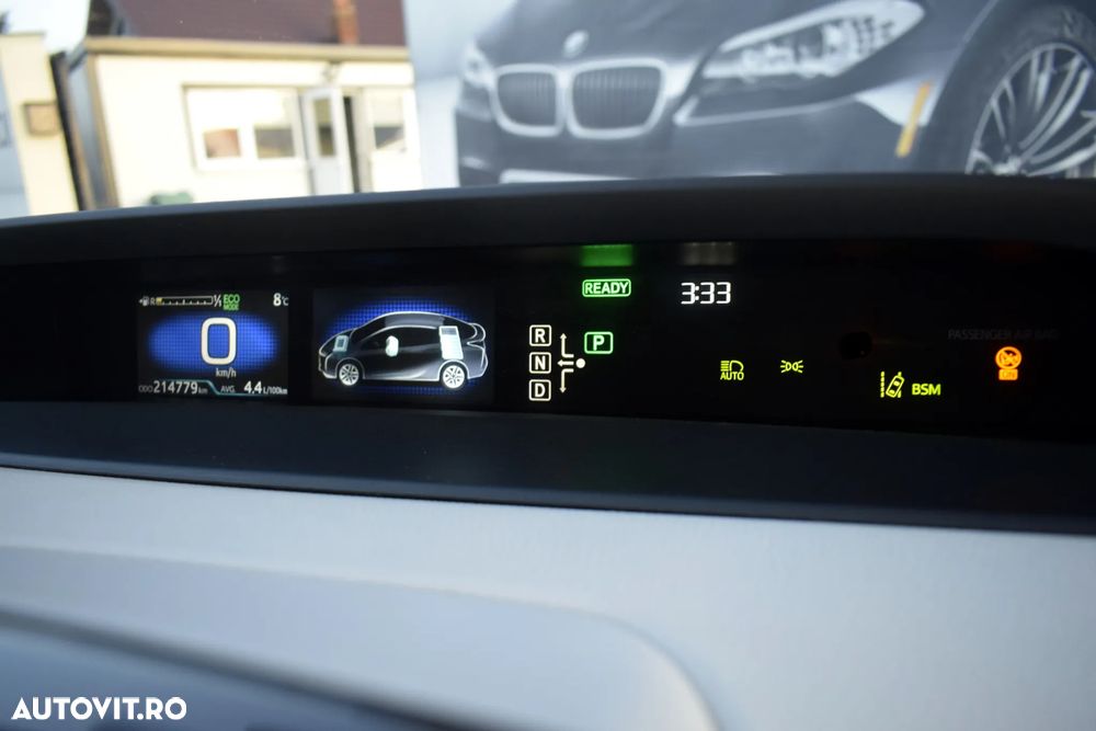 Toyota Prius (Hybrid) Sol Plus - 16