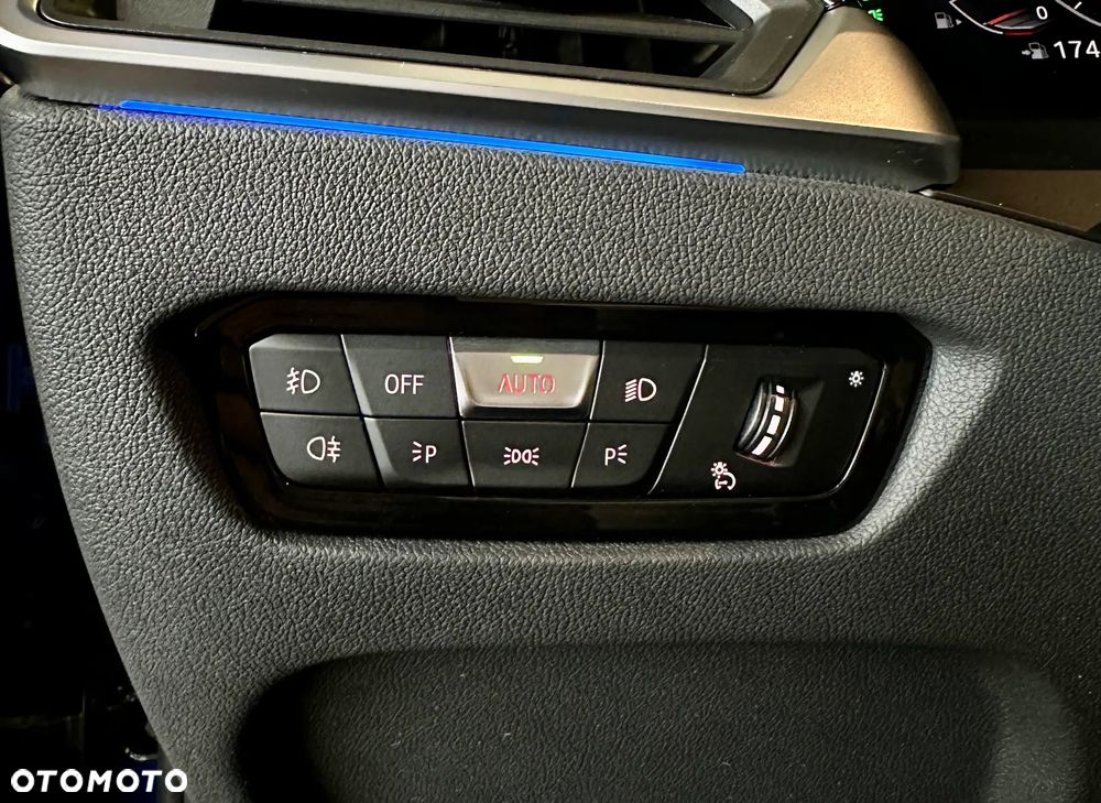 BMW Seria 3 330i M Sport sport - 17