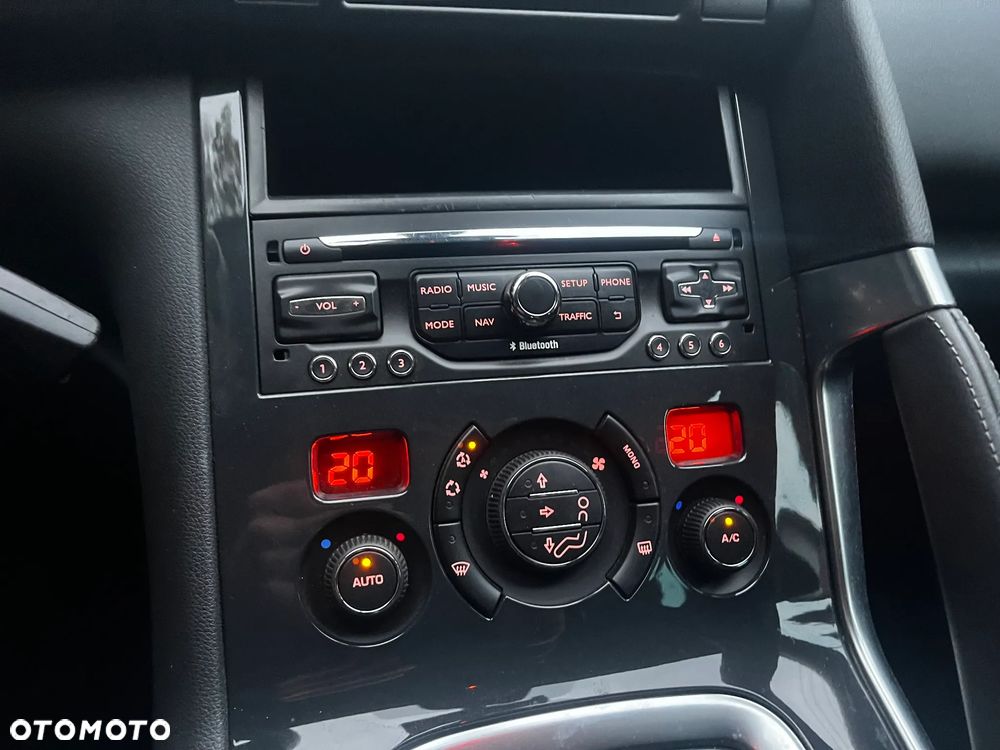 Peugeot 3008 2.0 HDi HYbrid4 - 37