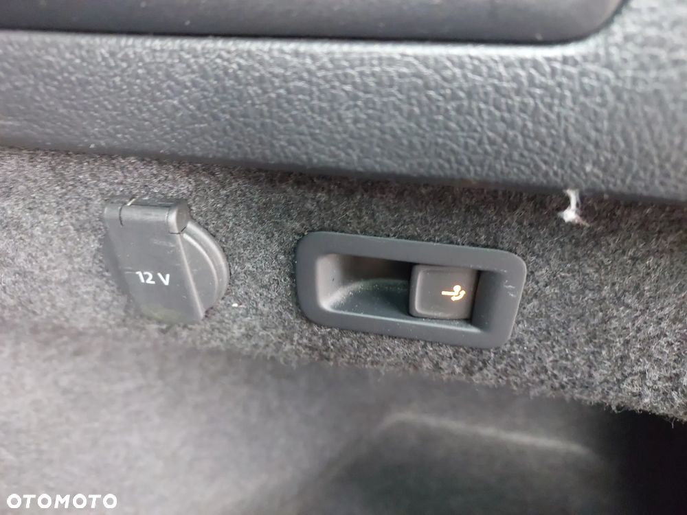 Volkswagen Passat Variant 2.0 TDI SCR DSG 4Motion Elegance - 17