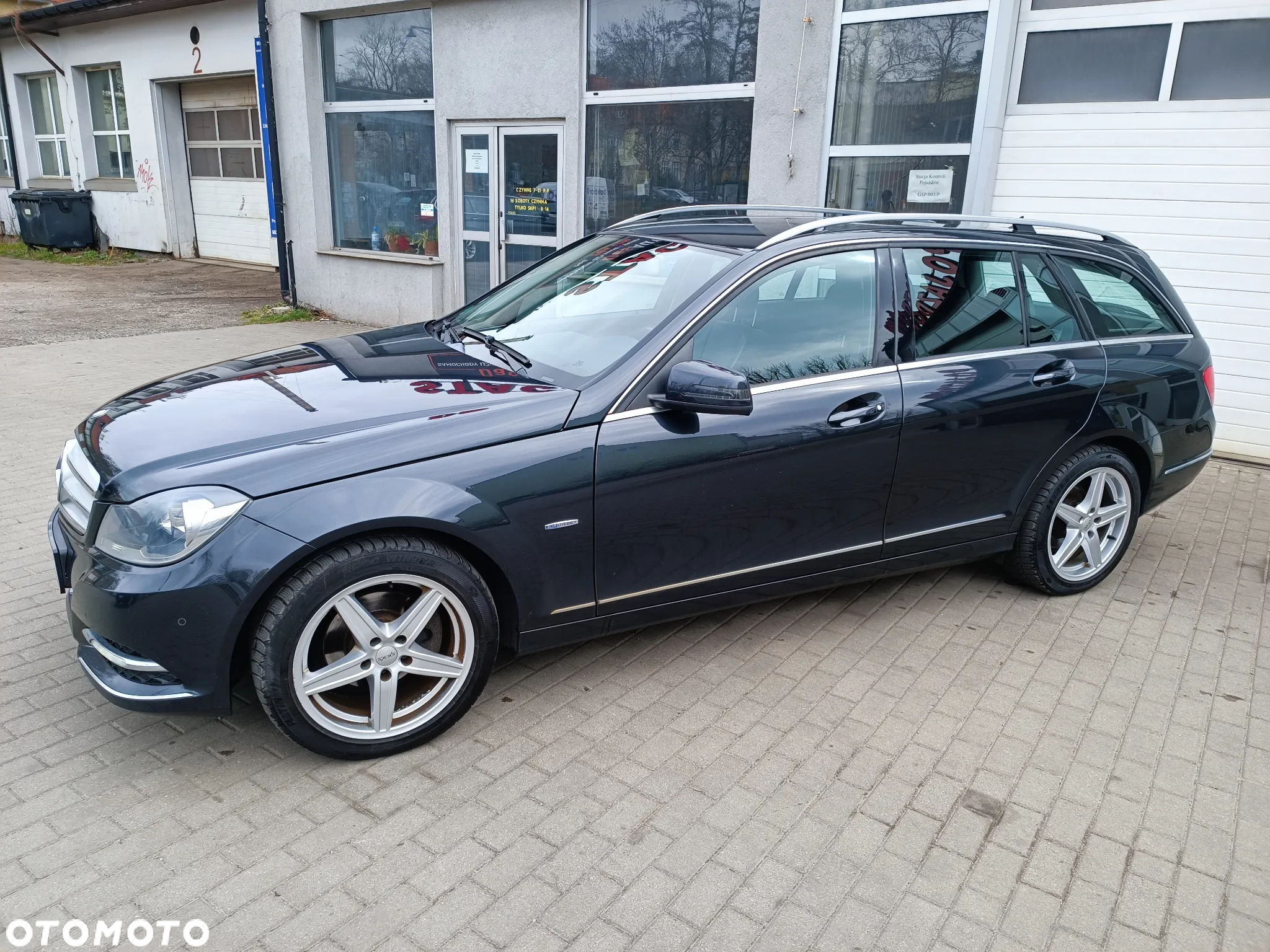 Mercedes-Benz Klasa C 180 CGI BlueEff Avantgarde - 3