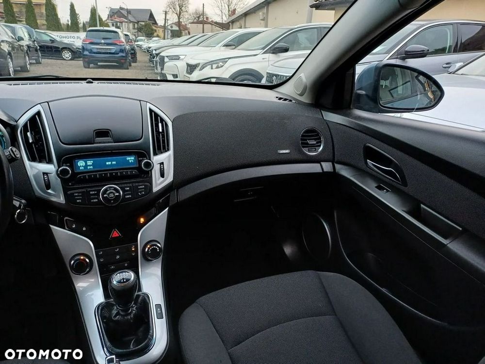 Chevrolet Cruze 1.6 LT+ - 23