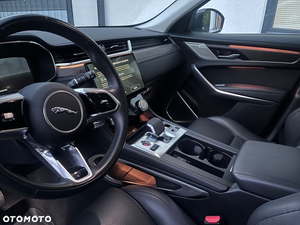 Jaguar F-Pace P250 AWD R-Dynamic S - 5