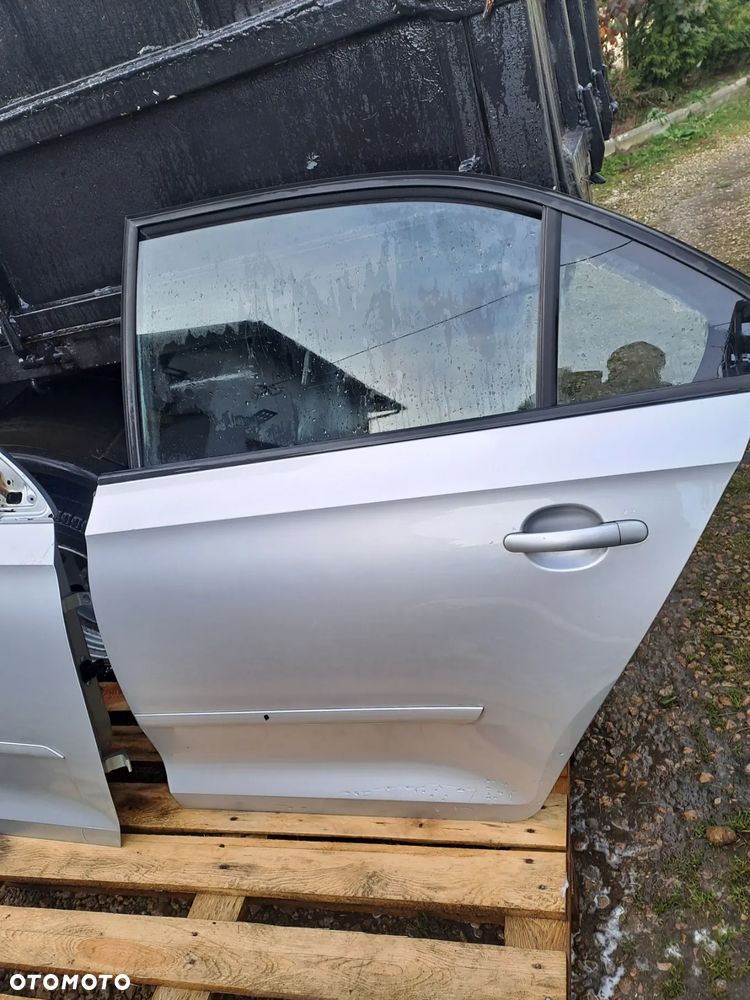 Skoda Rapid 5D HB drzwi klapa kod lakieru 9156 LA7W i inne - 3